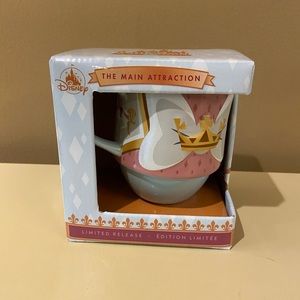 NWT Minnie Main Attraction Carousel Mug